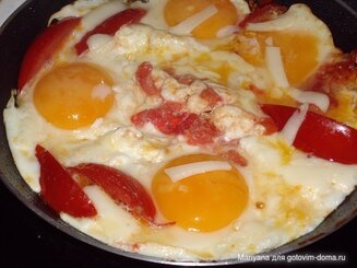 Яичница с помидорами