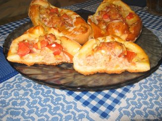 Пиде (турецкие лепешки) с фаршем, фетой и помидорами