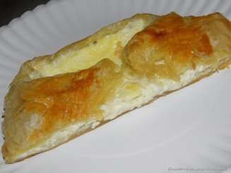 Пирог с сыром из слоёного теста