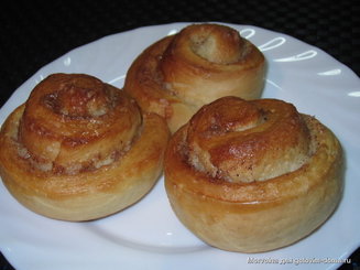 Булочки с корицей и черносливом