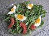Салат с рукколой, стручковой фасолью, помидорами и яйцами