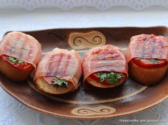Бутерброды-гриль с помидорами и беконом