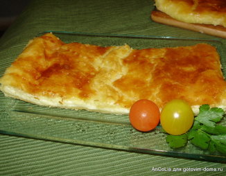 Пирог с сыром из слоёного теста
