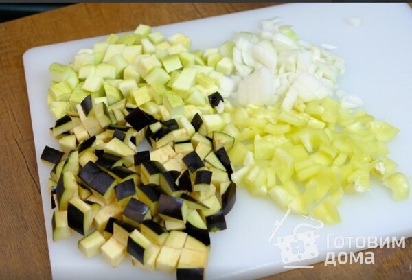Яичница с баклажанами, кабачками и помидорами фото к рецепту 1