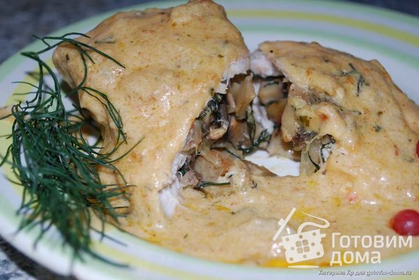 Куриная грудка с сюрпризом  под сырным соусом фото к рецепту 5
