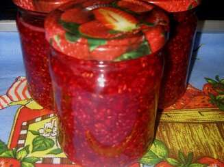 Сырое варенье из черной смородины