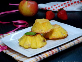 Сырники с начинкой из яблок и изюма
