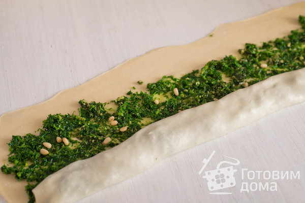 Слоеные лепешки с зеленью: рецепт простого блюда из доступных ингредиентов (Фото)