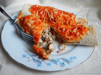 Рулетики из лаваша с курицей и грибами
