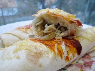 Рулетики из лаваша с курицей и грибами