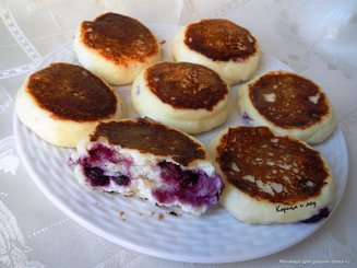 Сырники «Полешки с черной смородиной»