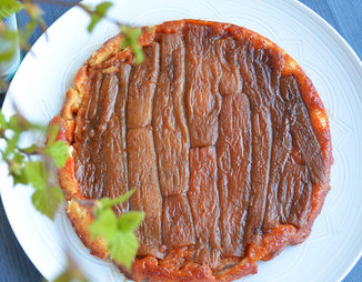 Tarte Tatin с ревенем и кардамоном