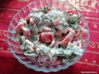 Салат с крабовыми палочками "Лёгкий"