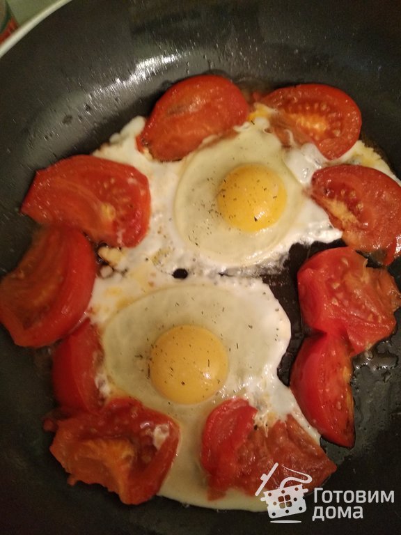 Как приготовить вкусную яичницу с помидорами: пошаговый рецепт и секреты