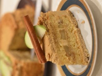 Яблочный торт с карамельным баварским муссом с корицей