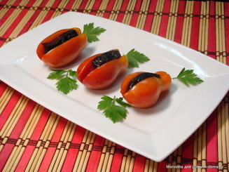 Китайская закуска из помидоров черри и чернослива