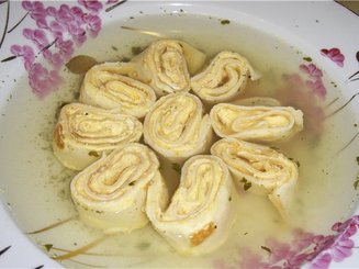 Куриный бульон с блинчиками