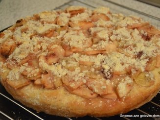 Открытый яблочный пирог с штрейзелем