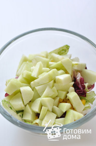 Салат из индейки (курицы) с яблоками и кукурузой фото к рецепту 7