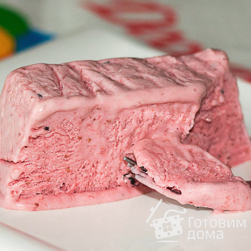 Итальянское мороженое Семифредо с клубникой