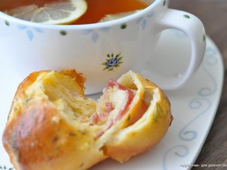 Чесночно-розмариновые булочки с беконом и сыром
