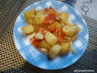 Печенный картофель с болгарским перцем и луком