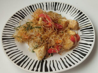 Фунчоза с курицей и овощами