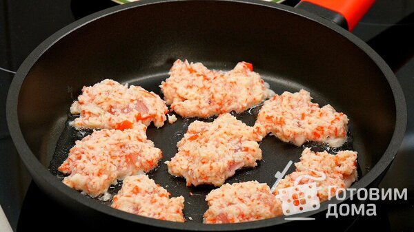 Куриное мясо в трёх видах кляра: из колбасного сыра, крабовых палочек и колбасы фото к рецепту 13