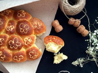 Сдобный хлеб с узором