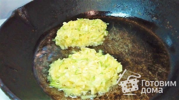 Оладьи с кабачком и сыром. быстрый вкусный завтрак фото к рецепту 1
