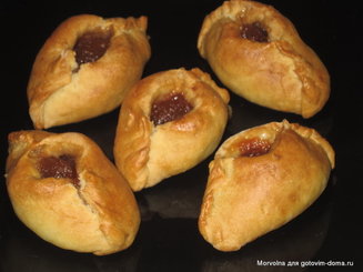 Открытые пирожки с сыром и зеленью