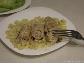 Куриные зразы с сыром в сырном соусе
