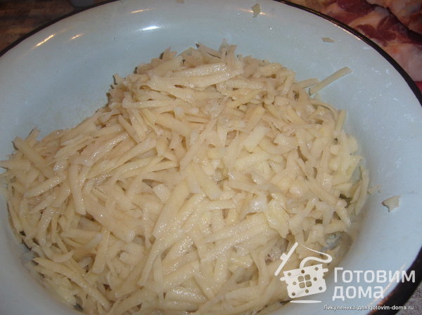 Свиные эскалопы с яблоками на оладьях фото к рецепту 3