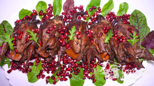 Вкусные перепела с грибами на сковороде на любой праздник фото к рецепту 1