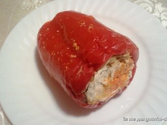 Перец, фаршированный мясной начинкой
