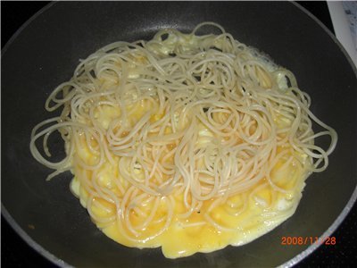 Запечённые &quot;блины&quot; из спагетти с начинкой фото к рецепту 3
