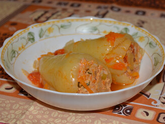 Перец, фаршированный мясной начинкой