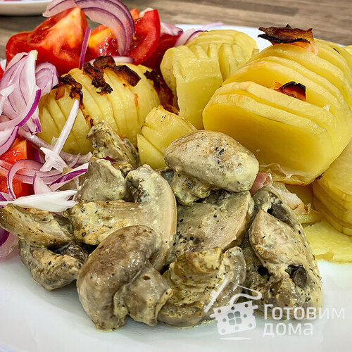 Запеченный картофель с беконом и грибами