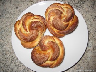 Имбирные булочки-розочки с корицей