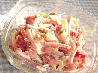 Салат Колбасофф с помидорами и сыром
