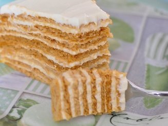 Медовик с яблочно-карамельным кремом