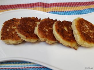 Сырники из творога с яблоками