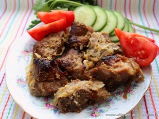 Шашлык в духовке на "луковой подушке"
