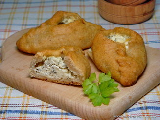 Открытые пирожки с сыром и зеленью