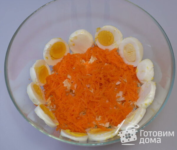 Многослойный салат с курицей и домашним майонезом фото к рецепту 9