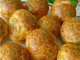 Чесночно-розмариновые булочки с беконом и сыром