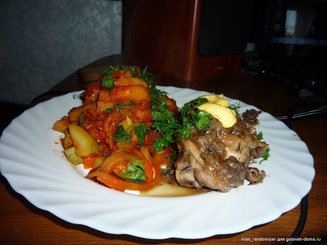Курица, тушенная с луком