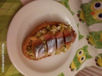 Авокадо с селедочкой - закусочные канапешки.