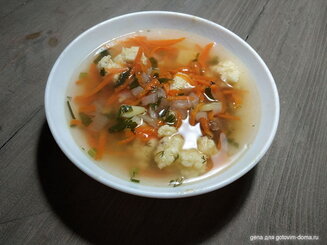 Бульон с клецками из сыра