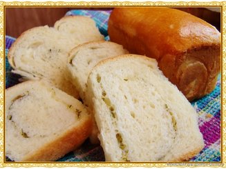 Хлеб с брынзой и зеленью